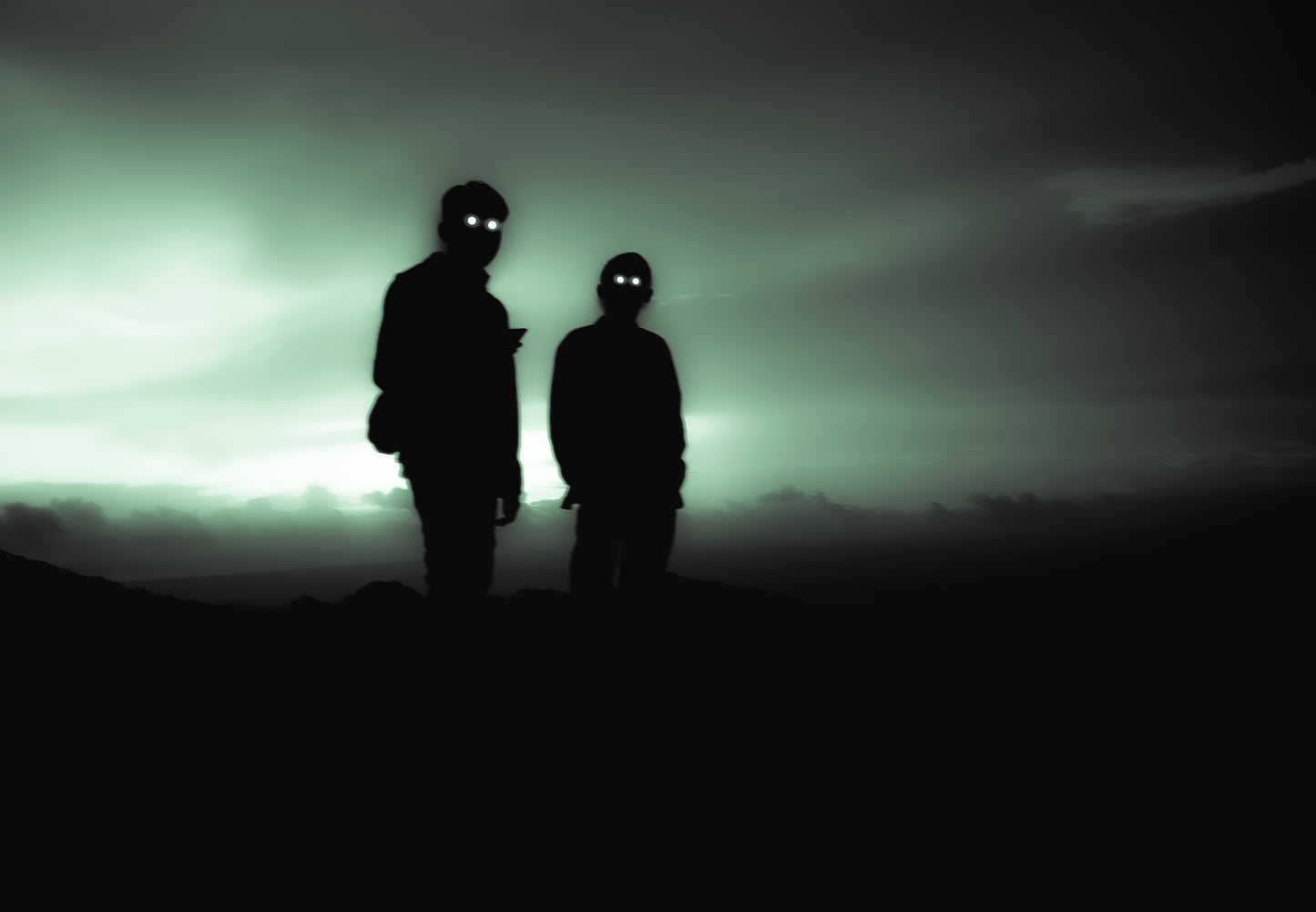 Horizon - Póster de Arte Oscuro | Silueta Contemplativa